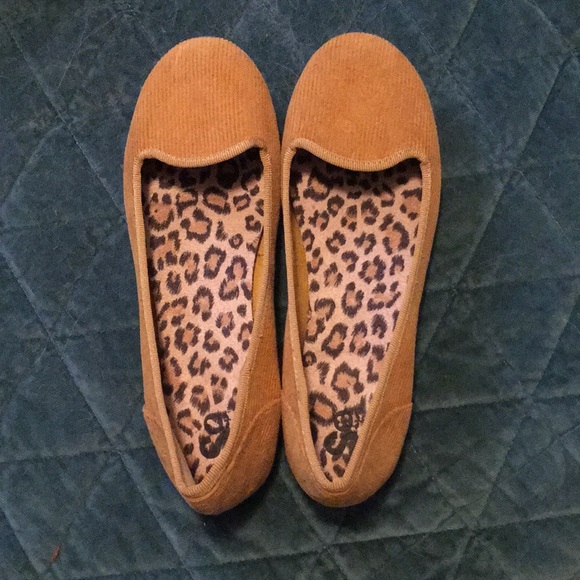 Shoes - Tan/gold corduroy shoes